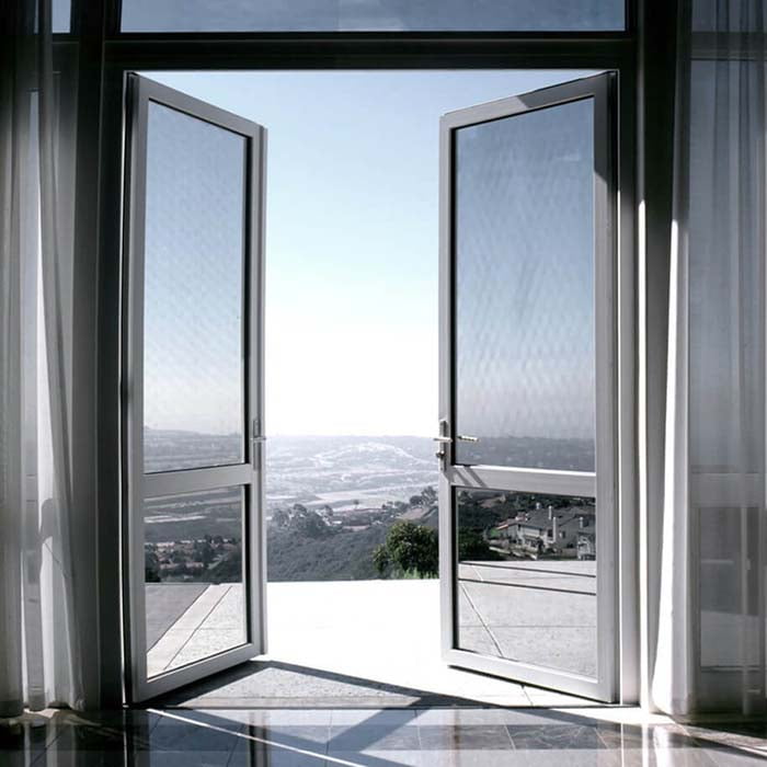 Пластиковые двери Rehau фото